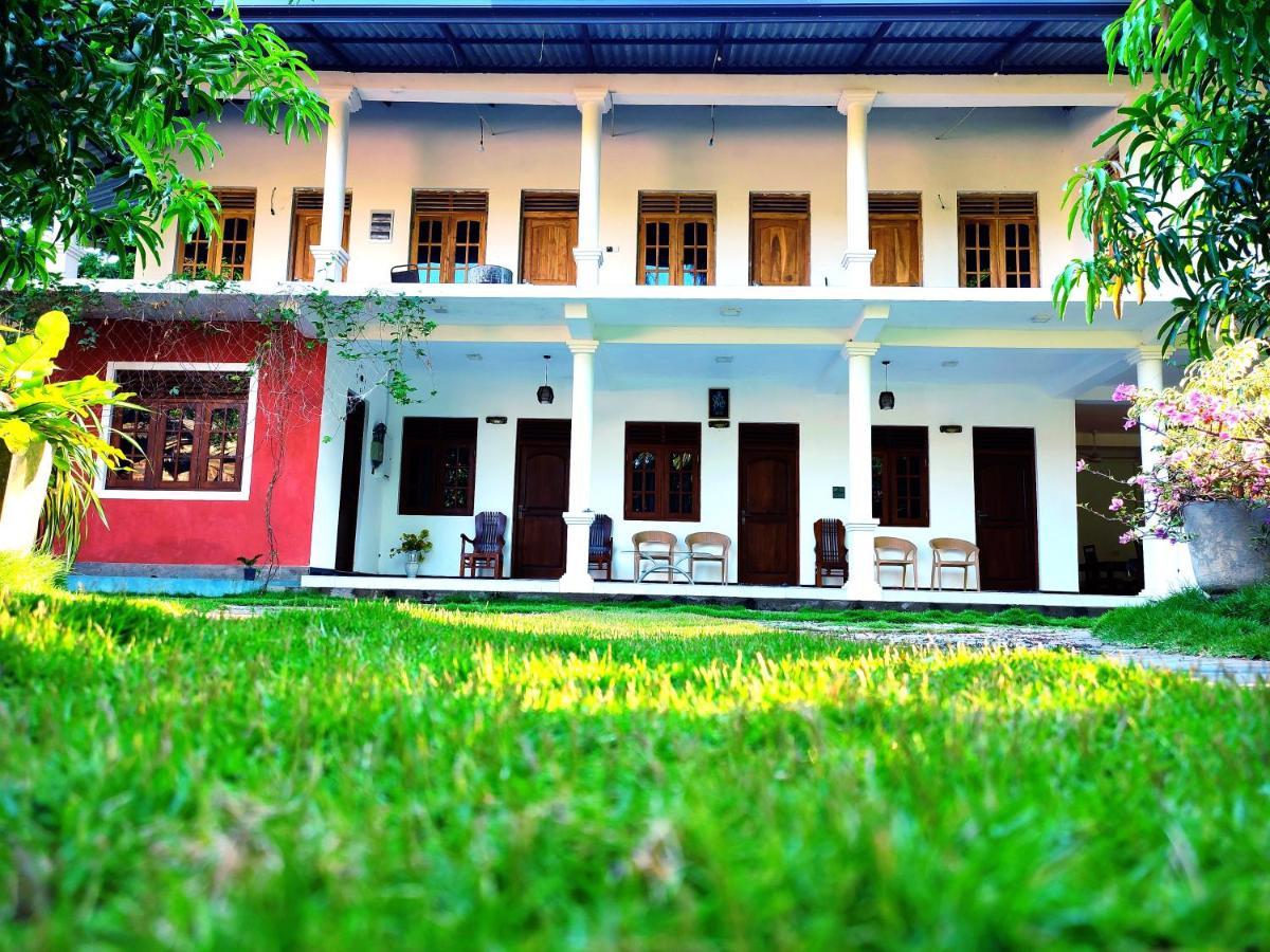 Geethani Tourist Home Polonnaruva Kültér fotó