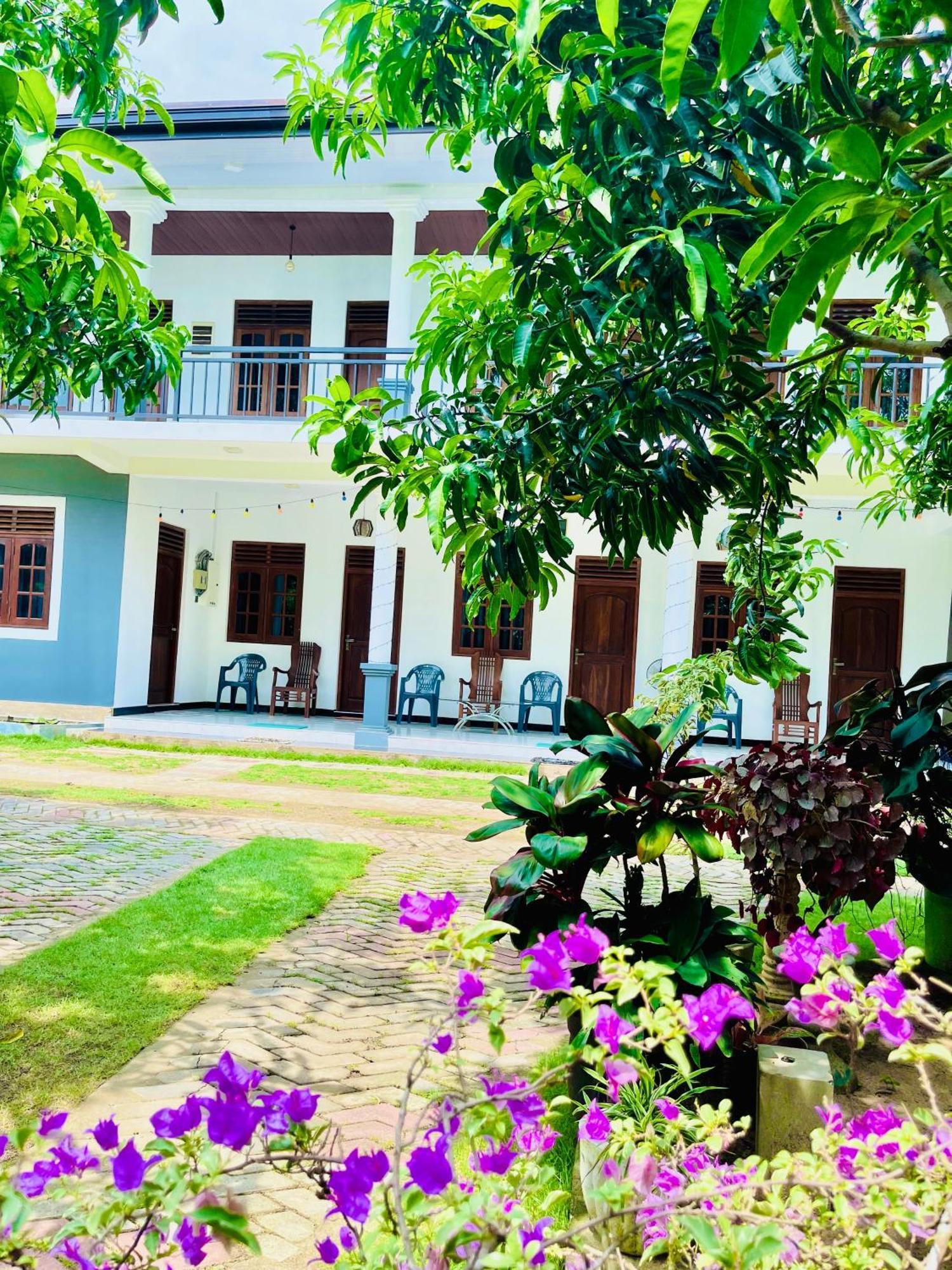 Geethani Tourist Home Polonnaruva Kültér fotó