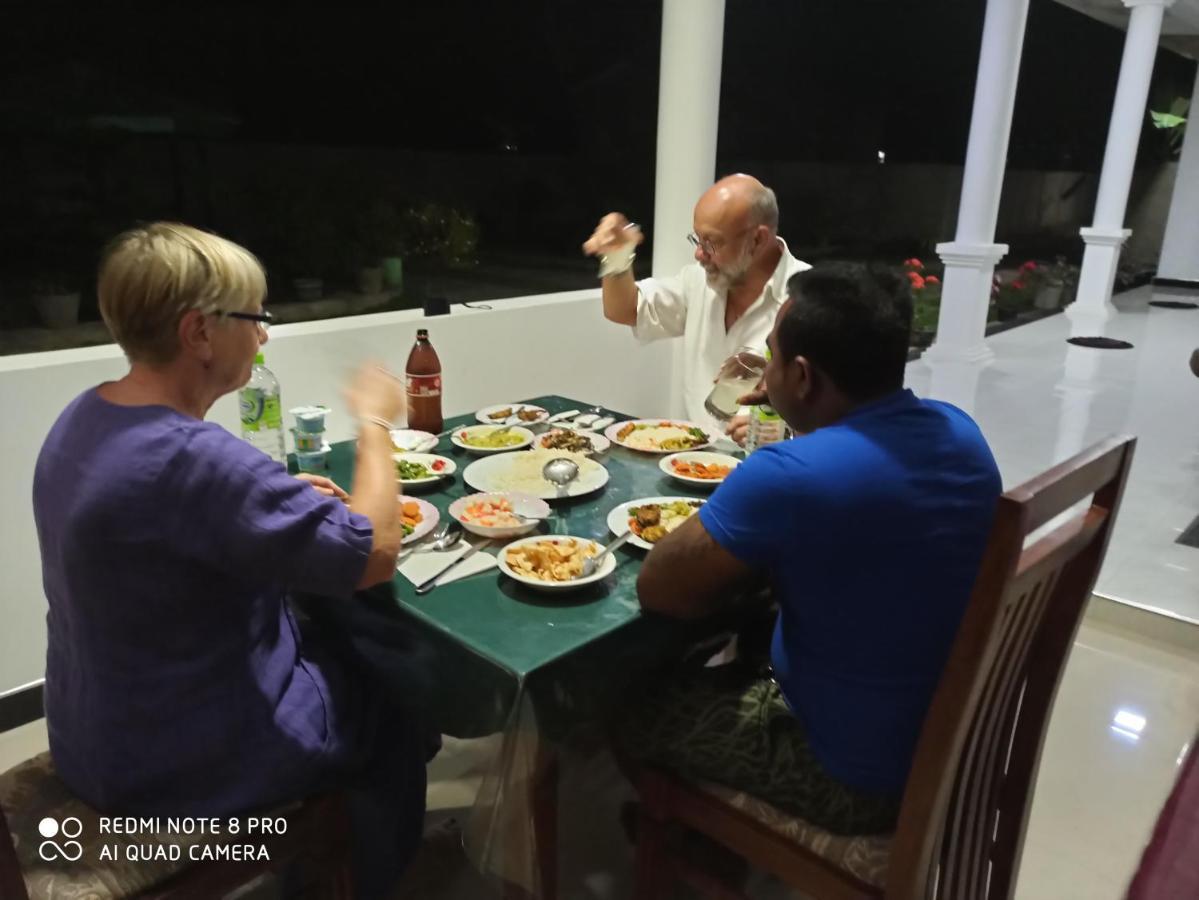 Geethani Tourist Home Polonnaruva Kültér fotó