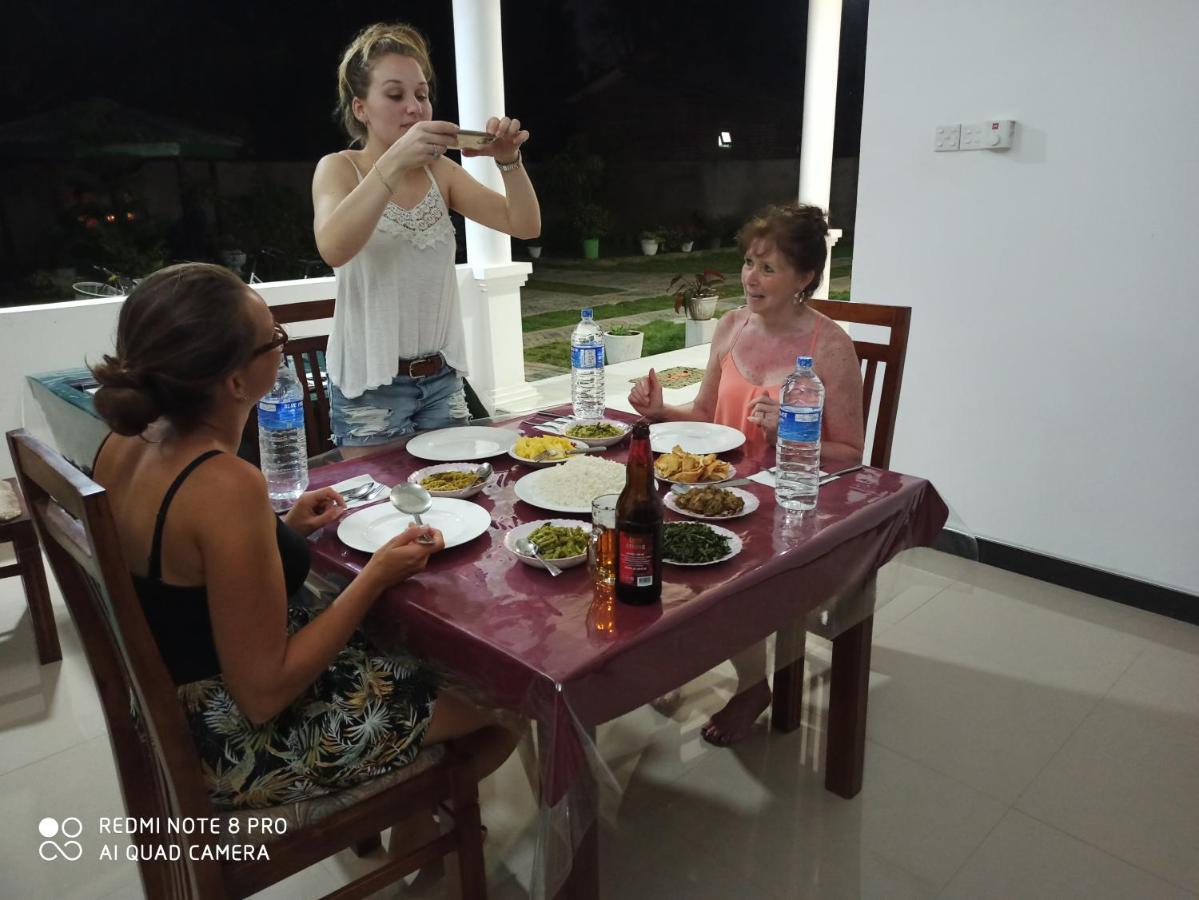 Geethani Tourist Home Polonnaruva Kültér fotó